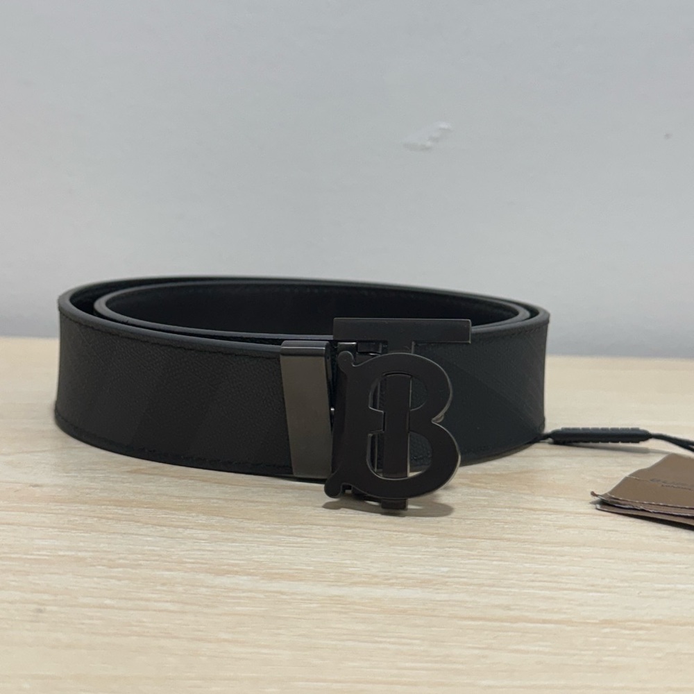 Sold‼️ Burberry Monogram Buckle Reversible Leather Belt
